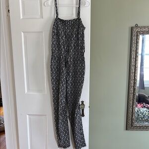 Chic Black Geometric Jumpsuit with Adjustable Straps